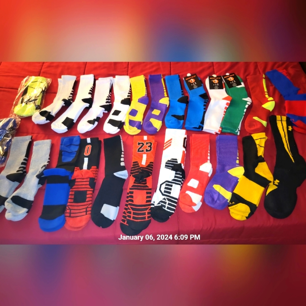 BUNDLE OF VARIOUS BBALL SOCKS
